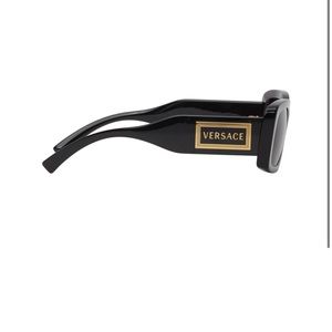 NOT FOR SALE Versace 90’s square shape sunglasses 🖤